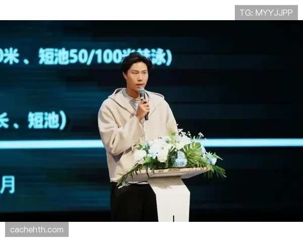 覃海洋训练完直接去奢侈品店刷卡，柜姐以为他是替老板跑腿的