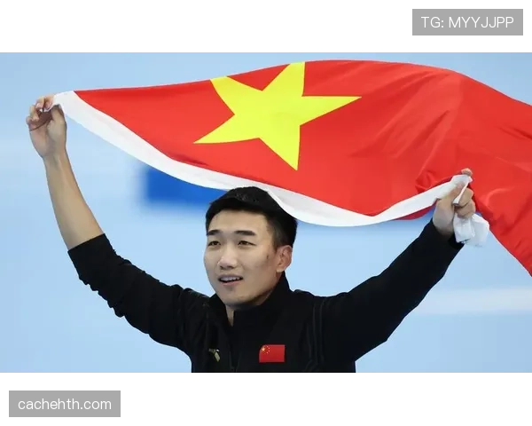高亭宇下场像换了个人，赛场铁汉出门精致少爷，手表闪得我工资脸红